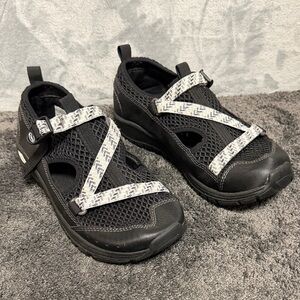 Chaco Odyssey Kids - Junior Size 4 Unisex Water Hiking Shoes Black, Like New!